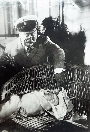 Кадр из к/ф «Беззаконие» по рассказу А. П. Чехова. Мосфильм, 1953