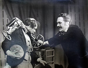 Сцена из спектакля «Трагик поневоле» по одноименной пьесе А. Чехова. Ленинградский театр комедии. 1960 г.