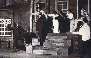 Сцена из спектакля «Дети солнца». Фотооткрытка. 1905 г. Комиссаржевская В. Ф. в роли Лизы, Бравич К. В. в роли Протасова, Уралов И. М. в роли Чепурного, Голубева О. А. в роли Елены, Холмская З. В. в роли Мелании, Феона А. Н. в роли Вагина.