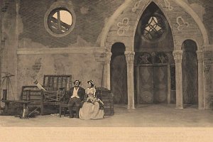 Шпигельский: Ведь вы, например, чай, думаете, что я человек веселого нрава — забавник, а? Лизавета Богдановна: Мне всегда казалось, что вы очень любезный человек… «Месяц в деревне» И. С. Тургенева, в постановке Московского Художественного театра. Фотограф Императорских театров К. А. Фишер. 1910