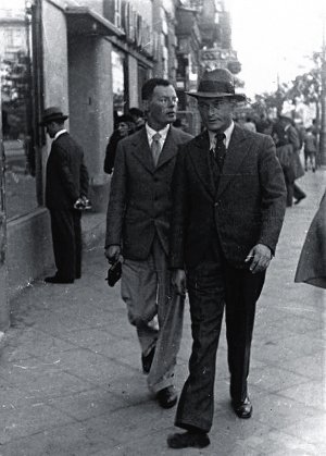 Илья Ильф и Евгений Петров во время поездки по Америке, 1935 год